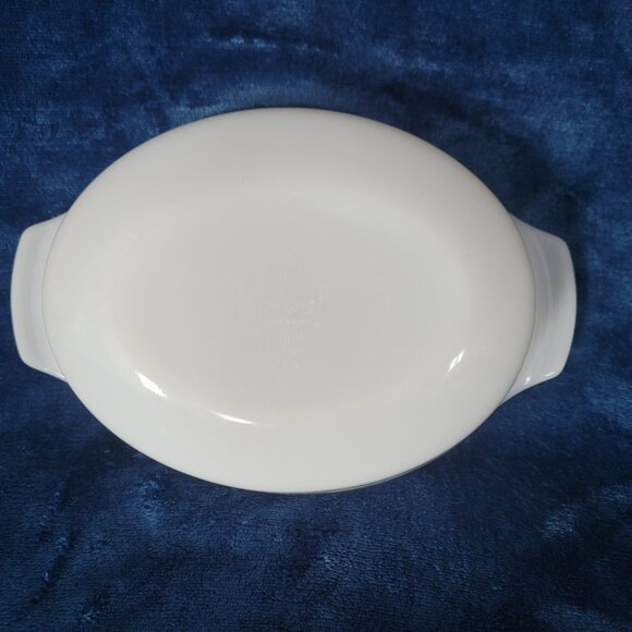 Anchor Hocking Fire King Starburst Casserole Dish - Picture 5 of 6